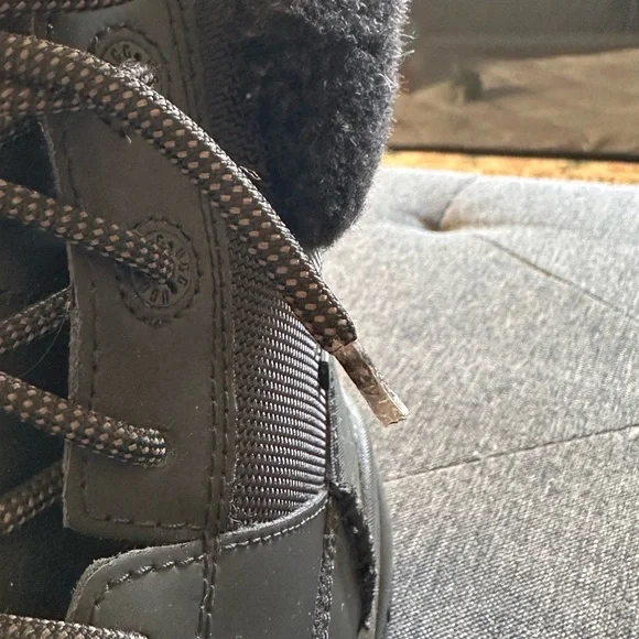 UGG Yose Fluff V2 Waterproof Snow Boots Women’s 7 Black❄️❄️❄️ - Picture 11 of 11